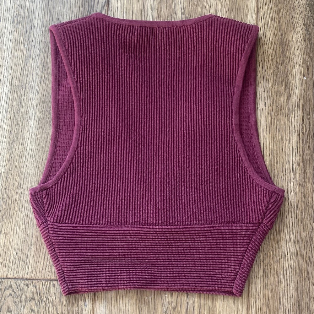 Babaton Deep Red Ribbed Crop Top - Picture 3 of 3